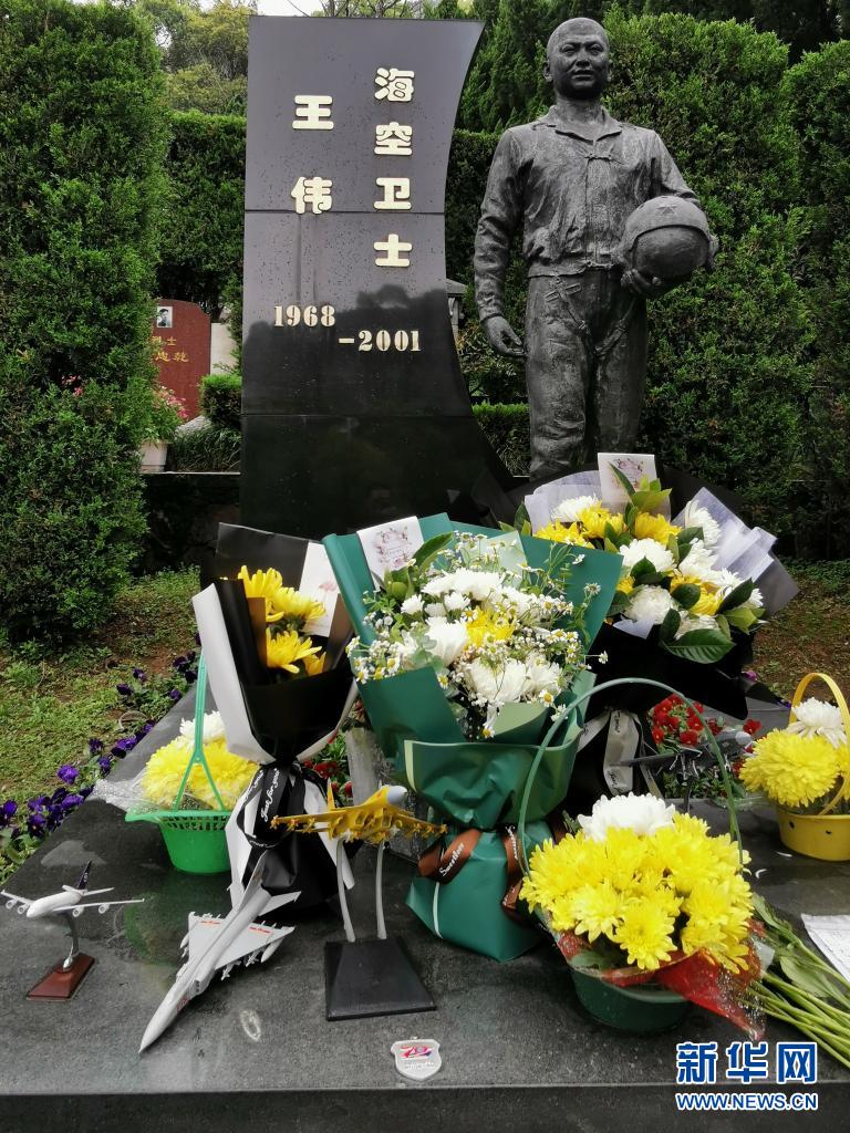 这是位于杭州市安贤陵园内的王伟烈士铜像（3月31日摄）。新华社记者 黎云 摄.jpg