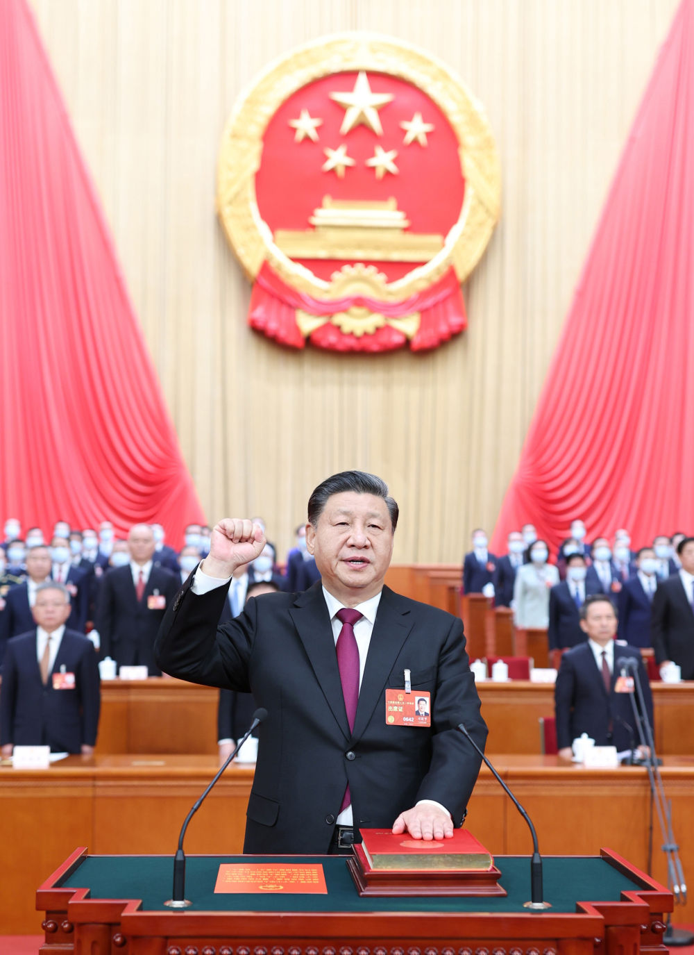 十四届全国人大一次会议选举产生新一届国家领导人 习近平全票当选国家主席中央军委主席