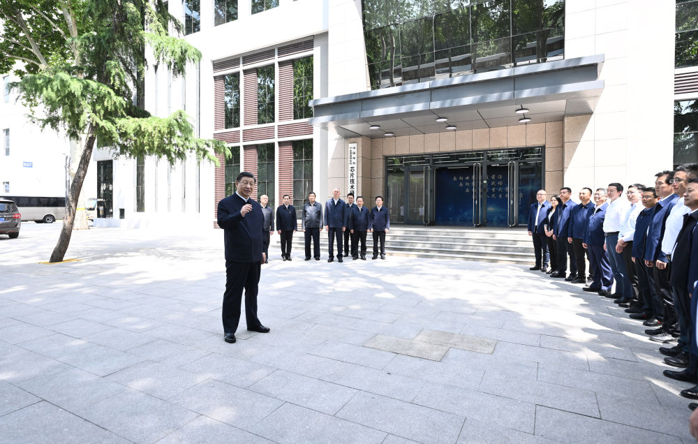 习近平在河北考察并主持召开深入推进京津冀协同发展座谈会