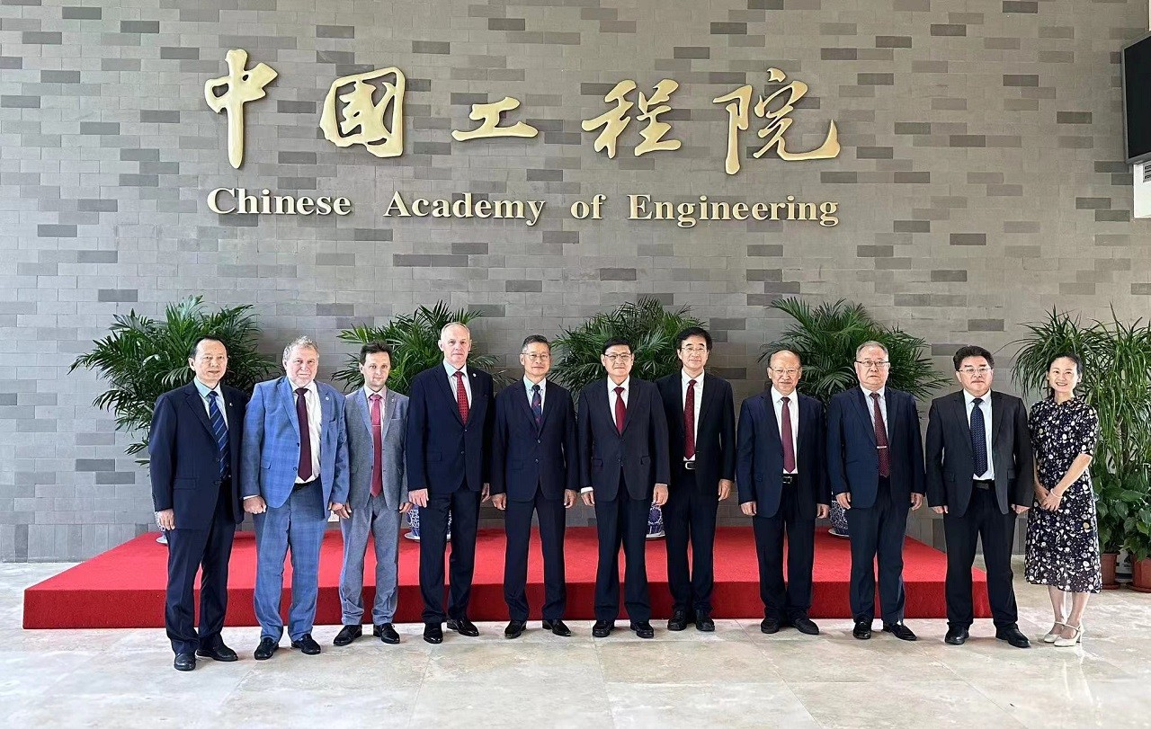 李晓红会见俄罗斯工程院代表团