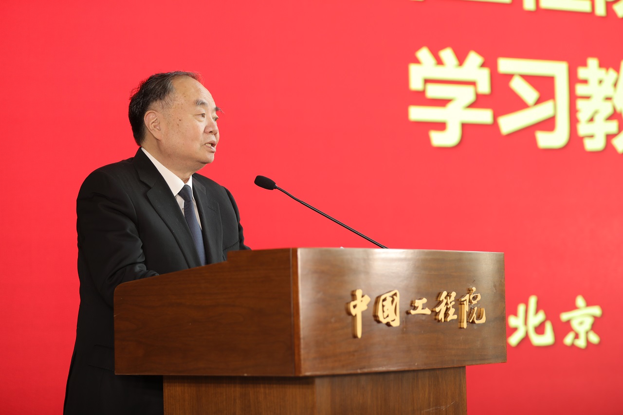 中國工程院舉行2023年當選院士學習教育暨頒證儀式，另外加兩張照片