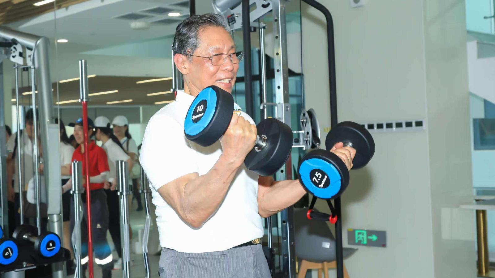 运动不止！“90后”钟南山的“青春密码”